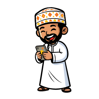 الصورة تعرض امرأة تبتسم وهي تحمل هاتفاً في يدها.